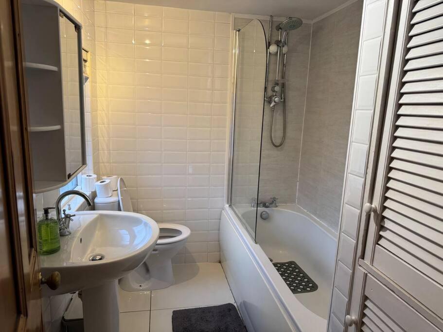 Hébergement de vacances Stylish, Spacious And Central 4 Bedroom House *