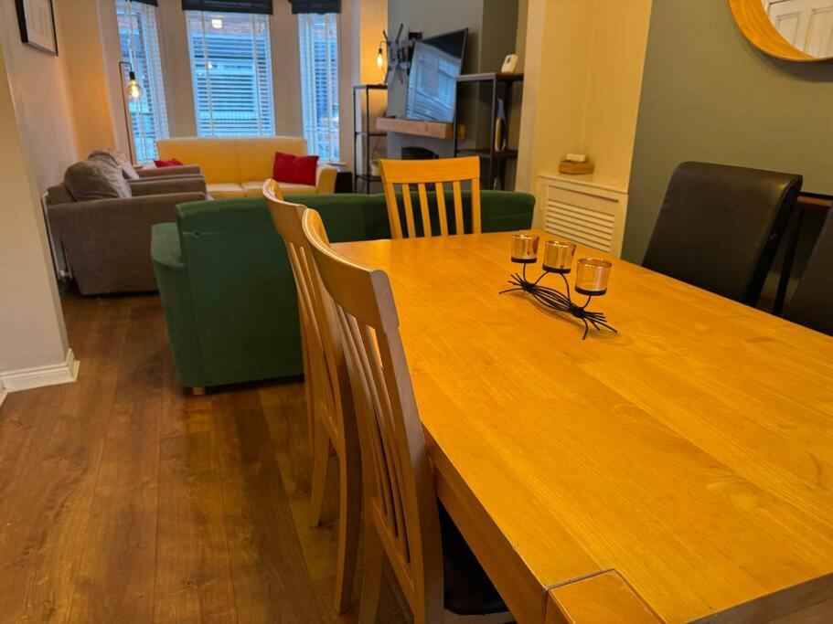 Holiday home Stylish, Spacious And Central 4 Bedroom House