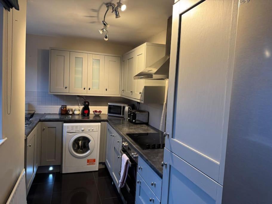 Stylish, Spacious And Central 4 Bedroom House Holiday home *