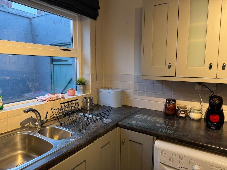 Stylish, Spacious And Central 4 Bedroom House *